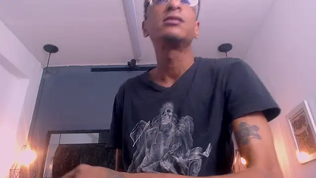 Snapshot of Jose_Smoke chatting on March 11, 2025, 6:53 am Jose Smoke online show from March 11, 2025, 6:53 am