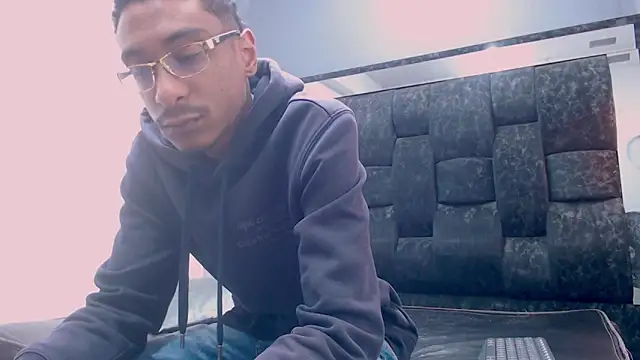Snapshot of Jose_Smoke chatting on March 18, 2025, 3:53 am Jose Smoke online show from March 18, 2025, 3:53 am