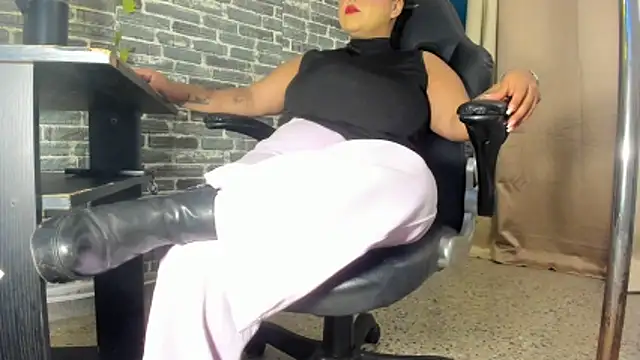 Snapshot of iam_samy_ chatting on October 22, 2025, 11:32 am iam samy  online show from October 22, 2025, 11:32 am