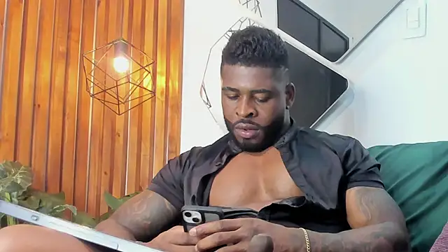 Snapshot of Makonneen chatting on February 12, 2025, 1:30 am Makonneen online show from February 12, 2025, 1:30 am