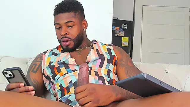 Snapshot of Makonneen chatting on September 15, 2025, 10:10 pm Makonneen online show from September 15, 2025, 10:10 pm