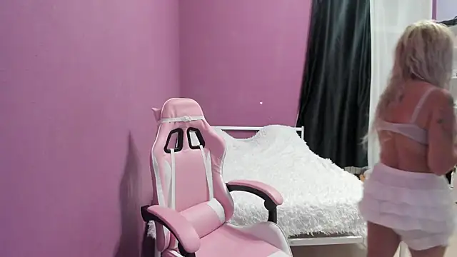 Lika8234 online show from December 1, 2025, 2:44 pm