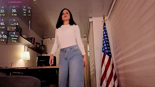 Snapshot of Alice_milf_ chatting on October 7, 2025, 11:18 am Alice milf  online show from October 7, 2025, 11:18 am