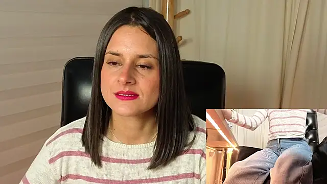 Snapshot of Alice_milf_ chatting on October 25, 2025, 11:07 am Alice milf  online show from October 25, 2025, 11:07 am