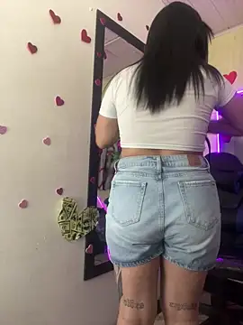  luna torres online show from June 12, 2026, 2:05 pm