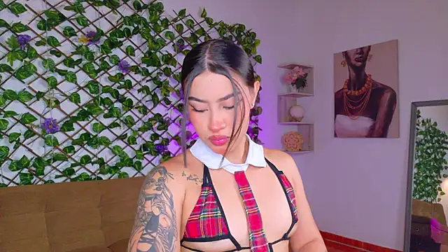 Snapshot of melody_cute10 chatting on February 25, 2026, 1:43 pm melody cute10 online show from February 25, 2026, 1:43 pm