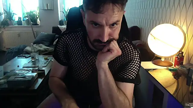 tomz0819 online show from June 19, 2026, 4:22 pm
