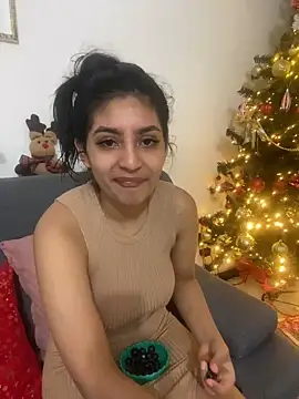 cloe small online show from December 4, 2024, 2:42 am