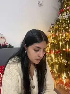 cloe small online show from December 6, 2024, 12:23 am