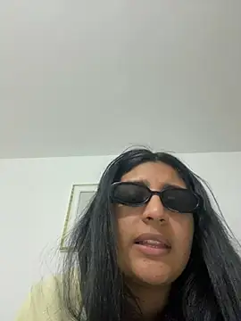 cloe small online show from December 10, 2024, 12:39 am
