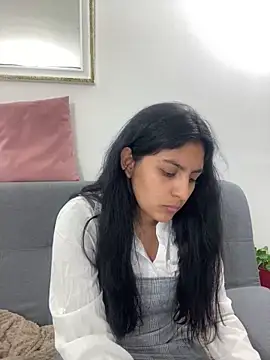 cloe small online show from January 23, 2025, 3:58 am