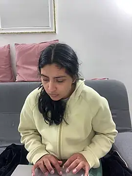 cloe small online show from January 28, 2025, 4:50 am