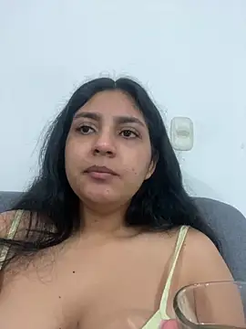 cloe small online show from February 27, 2025, 5:24 am