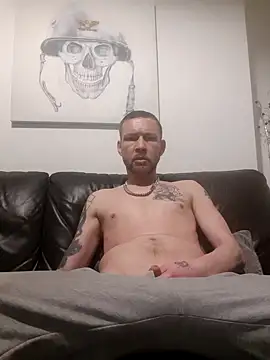 GlAsGoW83 online show from April 15, 2026, 3:57 am