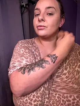 Snapshot of lairarose chatting on November 9, 2025, 9:35 pm lairarose online show from November 9, 2025, 9:35 pm