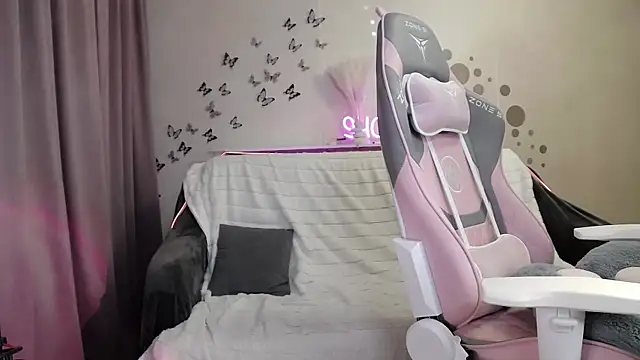 Snapshot of SweetCupcaks chatting on March 13, 2025, 4:45 pm SweetCupcaks online show from March 13, 2025, 4:45 pm