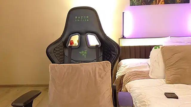 Snapshot of joycesilver chatting on October 3, 2025, 8:00 am joycesilver online show from October 3, 2025, 8:00 am