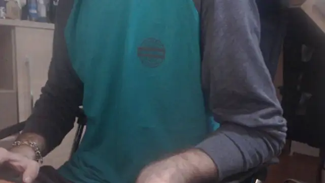 Snapshot of uncutguy01 chatting on December 26, 2024, 6:52 am uncutguy01 online show from December 26, 2024, 6:52 am