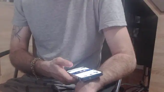 Snapshot of uncutguy01 chatting on January 6, 2025, 10:15 pm uncutguy01 online show from January 6, 2025, 10:15 pm