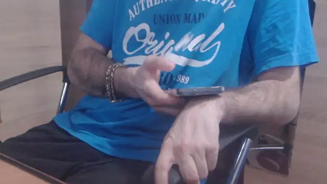 Snapshot of uncutguy01 chatting on January 11, 2025, 12:40 pm uncutguy01 online show from January 11, 2025, 12:40 pm