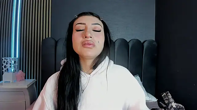 Snapshot of Nicolette_ks_ chatting on April 16, 2026, 4:46 am Nicolette ks online show from April 16, 2026, 4:46 am