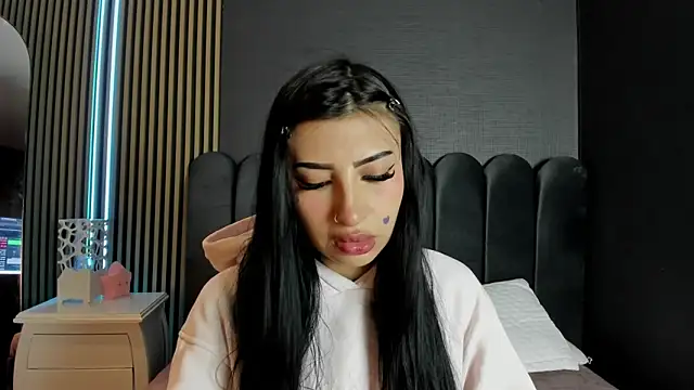 Snapshot of Nicolette_ks_ chatting on April 17, 2026, 4:48 am Nicolette ks online show from April 17, 2026, 4:48 am