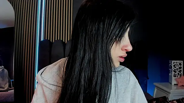 Nicolette ks  online show from June 25, 2026, 5:07 am