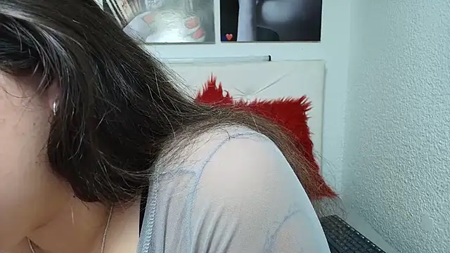 LinaBrowm online show from April 21, 2026, 1:39 pm