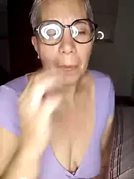 luz bella online show from January 4, 2025, 2:56 am