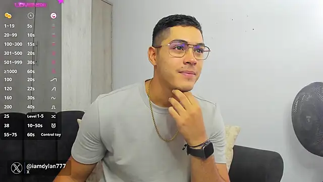 Snapshot of Iamdylan777 chatting on December 5, 2024, 1:06 pm Iamdylan777 online show from December 5, 2024, 1:06 pm