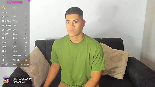 Snapshot of Iamdylan777 chatting on December 17, 2024, 2:22 pm Iamdylan777 online show from December 17, 2024, 2:22 pm