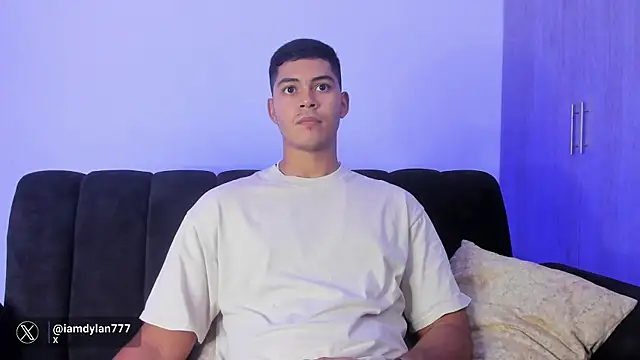 Snapshot of Iamdylan777 chatting on December 21, 2024, 7:27 pm Iamdylan777 online show from December 21, 2024, 7:27 pm