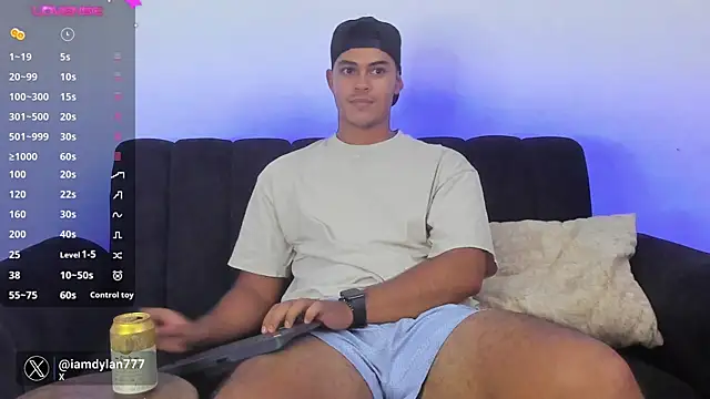 Snapshot of Iamdylan777 chatting on December 22, 2024, 1:34 am Iamdylan777 online show from December 22, 2024, 1:34 am