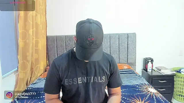 Snapshot of Iamdylan777 chatting on December 29, 2024, 10:47 pm Iamdylan777 online show from December 29, 2024, 10:47 pm