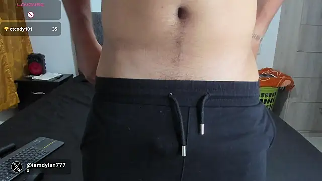 Snapshot of Iamdylan777 chatting on January 10, 2025, 1:21 am Iamdylan777 online show from January 10, 2025, 1:21 am