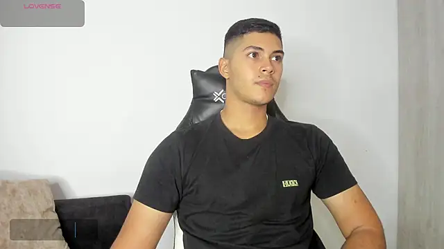 Snapshot of Iamdylan777 chatting on January 30, 2025, 6:46 am Iamdylan777 online show from January 30, 2025, 6:46 am