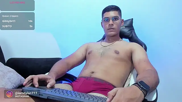Snapshot of Iamdylan777 chatting on February 2, 2025, 9:51 am Iamdylan777 online show from February 2, 2025, 9:51 am