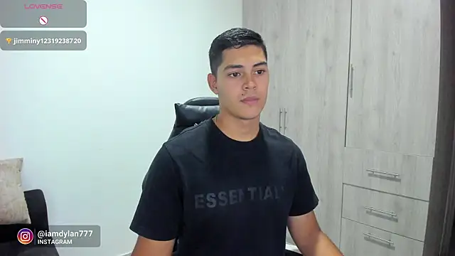 Snapshot of Iamdylan777 chatting on February 8, 2025, 10:51 pm Iamdylan777 online show from February 8, 2025, 10:51 pm