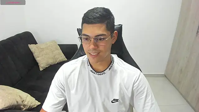 Snapshot of Iamdylan777 chatting on February 10, 2025, 3:46 am Iamdylan777 online show from February 10, 2025, 3:46 am