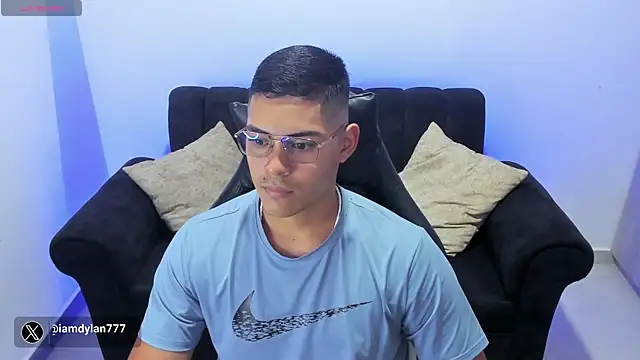 Snapshot of Iamdylan777 chatting on February 10, 2025, 11:13 pm Iamdylan777 online show from February 10, 2025, 11:13 pm