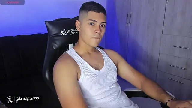 Snapshot of Iamdylan777 chatting on February 11, 2025, 10:50 pm Iamdylan777 online show from February 11, 2025, 10:50 pm