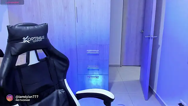 Snapshot of Iamdylan777 chatting on February 12, 2025, 11:41 pm Iamdylan777 online show from February 12, 2025, 11:41 pm