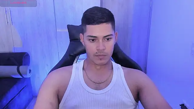 Snapshot of Iamdylan777 chatting on February 18, 2025, 1:43 am Iamdylan777 online show from February 18, 2025, 1:43 am