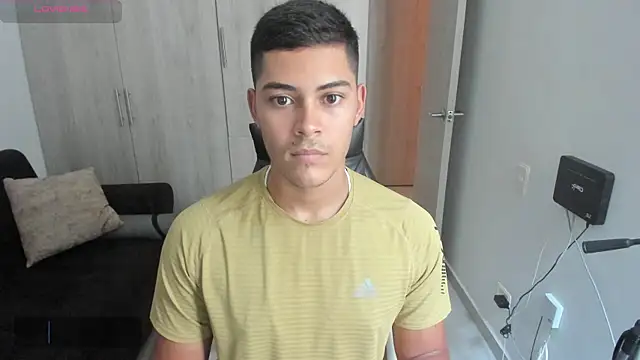 Snapshot of Iamdylan777 chatting on February 18, 2025, 10:14 pm Iamdylan777 online show from February 18, 2025, 10:14 pm