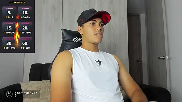 Snapshot of Iamdylan777 chatting on February 24, 2025, 10:47 pm Iamdylan777 online show from February 24, 2025, 10:47 pm