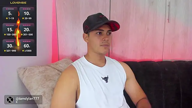 Snapshot of Iamdylan777 chatting on February 25, 2025, 11:11 pm Iamdylan777 online show from February 25, 2025, 11:11 pm