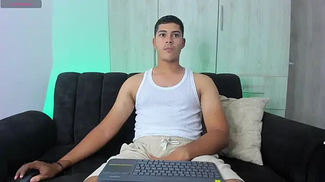 Snapshot of Iamdylan777 chatting on February 26, 2025, 10:31 pm Iamdylan777 online show from February 26, 2025, 10:31 pm