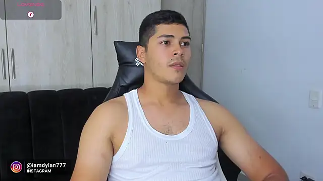 Snapshot of Iamdylan777 chatting on February 27, 2025, 1:38 am Iamdylan777 online show from February 27, 2025, 1:38 am