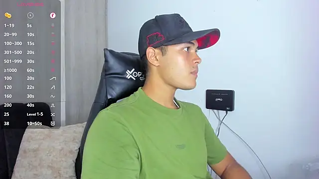 Snapshot of Iamdylan777 chatting on March 3, 2025, 11:03 pm Iamdylan777 online show from March 3, 2025, 11:03 pm