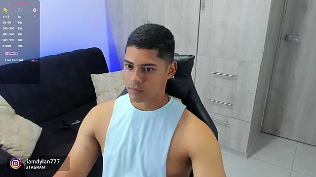 Snapshot of Iamdylan777 chatting on March 13, 2025, 11:59 pm Iamdylan777 online show from March 13, 2025, 11:59 pm